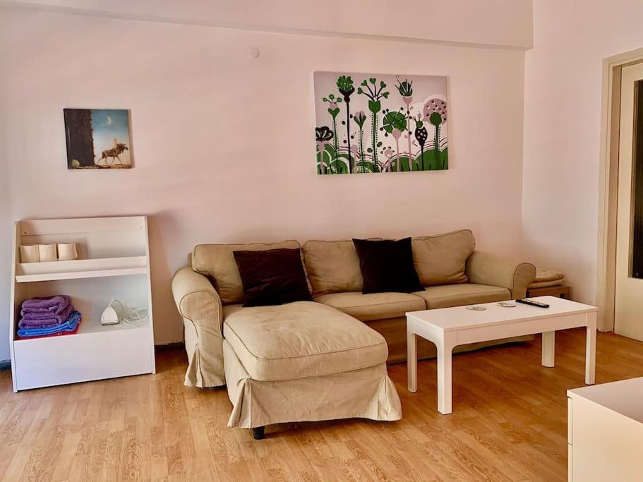 2 Bedroom Apartment 300 Meters Metro Aghios Loanis Athens Exterior photo